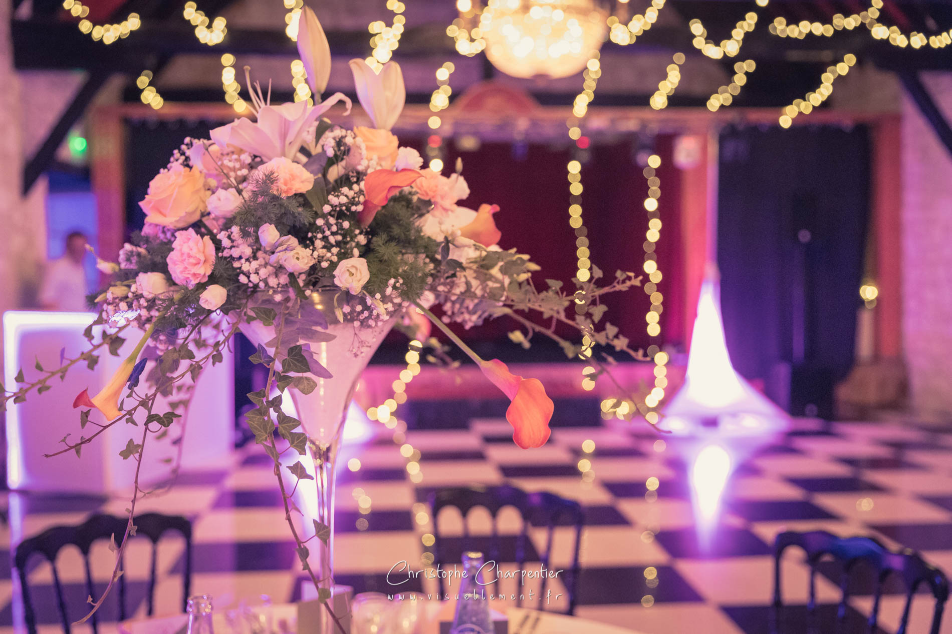 salle mariage fleurie vase lumière