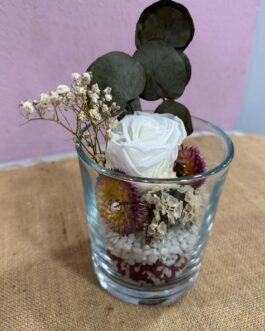 Composition de rose éternelle Pétale